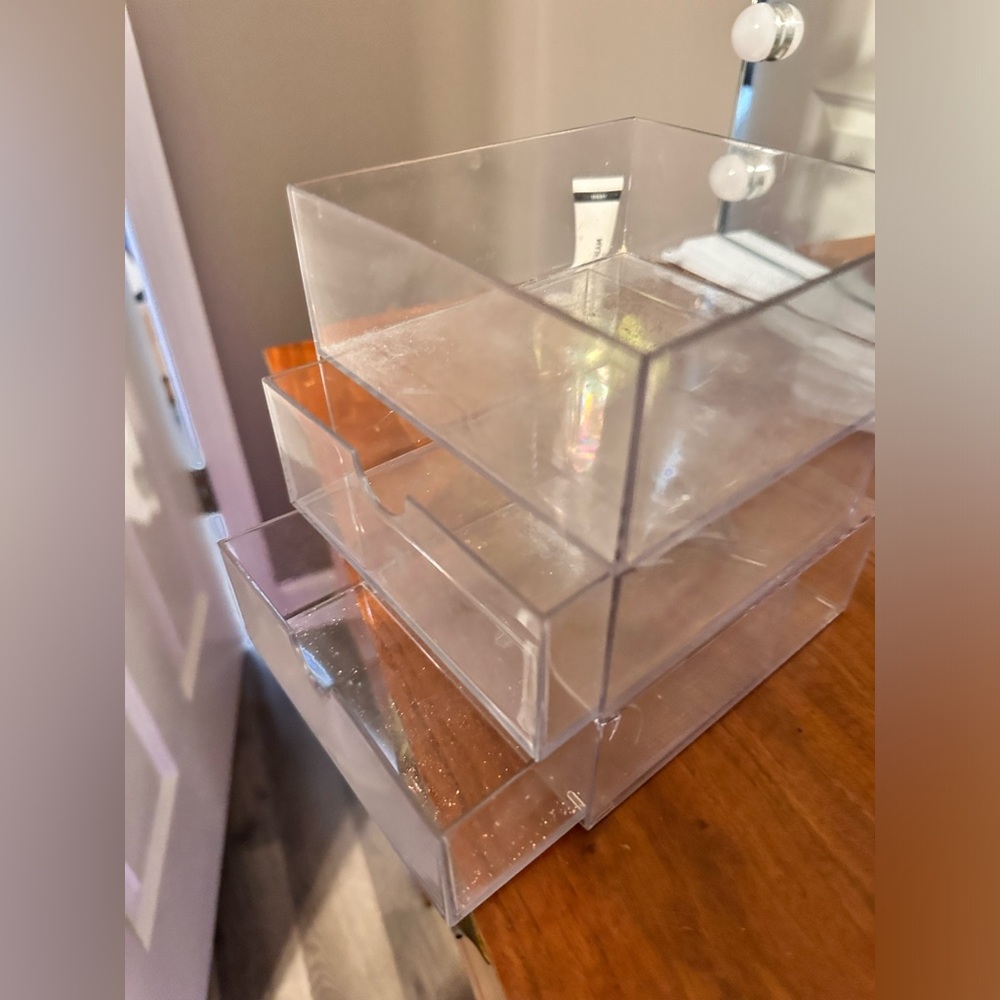 Clear Makeup Organizer!